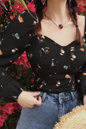 Black Vintage Square Neck Long Sleeve Shirt for Women - Slimming Waist-Cinching Design, Playful French Style, Perfect for Vacation