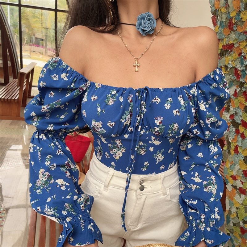 Blue Floral Cropped Blouse Shirt with French Square Neck and Lantern Sleeves for 2025 Spring/Summer Vacation Style Blue Floral Cropped Blouse Shirt with French Square Neck and Lantern Sleeves for 2025 Spring/Summer Vacation Style