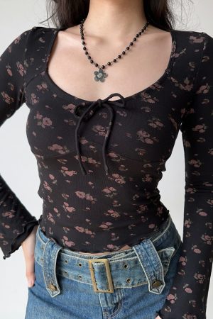 Bowknot Printed U-Neck Long Sleeve T-Shirt for Women - Slim Fit European American Style - Trendy 90s Inspired Short Top