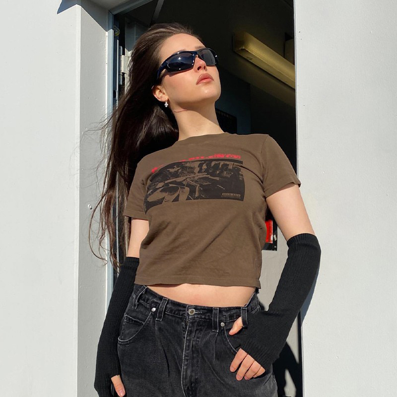 Brown Short-Sleeve Crop Top for Women - American Retro Y2K Summer Style, Euro-American ABG Hot Girl Fashion Brown Short-Sleeve Crop Top for Women - American Retro Y2K Summer Style, Euro-American ABG Hot Girl Fashion