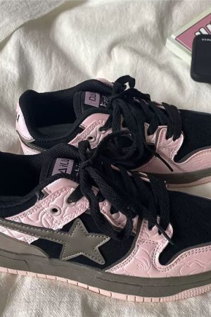 Casual Day Outfits, Easy Trendy Outfits Black & Pink Star Sneakers