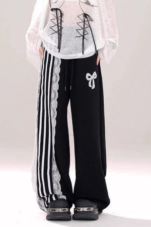 Casual Day Outfits, Easy Trendy Outfits Blokette Aesthetic Striped Pants