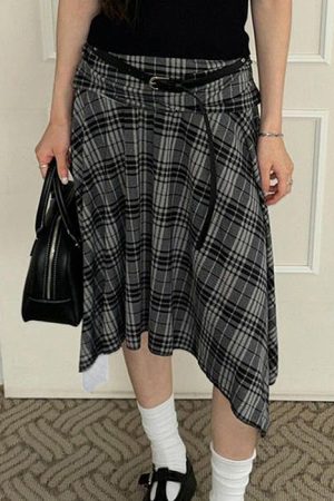Casual Day Outfits, Easy Trendy Outfits Blokette Asymmetrical Plaid Skirt