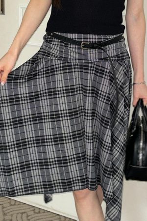 Casual Day Outfits, Easy Trendy Outfits Blokette Asymmetrical Plaid Skirt