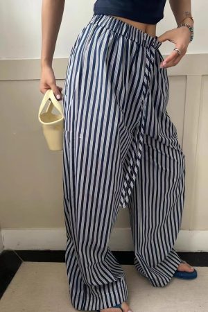 Casual Day Outfits, Easy Trendy Outfits Casual Friday Striped Pants