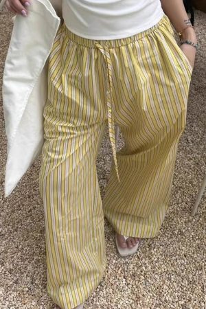 Casual Day Outfits, Easy Trendy Outfits Casual Friday Striped Pants