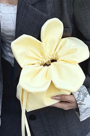 Casual Day Outfits, Easy Trendy Outfits Flower Shaped Mini Bag