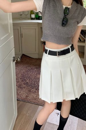 Casual Day Outfits, Easy Trendy Outfits Good Manners Knee-Length Pleated Skirt