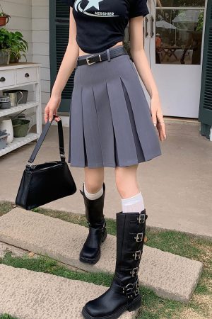 Casual Day Outfits, Easy Trendy Outfits Good Manners Knee-Length Pleated Skirt