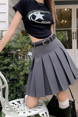 Casual Day Outfits, Easy Trendy Outfits Good Manners Knee-Length Pleated Skirt