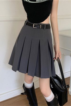 Casual Day Outfits, Easy Trendy Outfits Good Manners Knee-Length Pleated Skirt