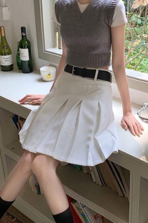 Casual Day Outfits, Easy Trendy Outfits Good Manners Knee-Length Pleated Skirt