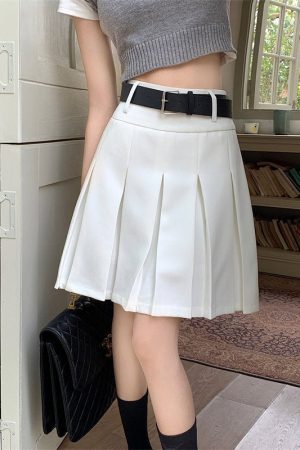 Casual Day Outfits, Easy Trendy Outfits Good Manners Knee-Length Pleated Skirt