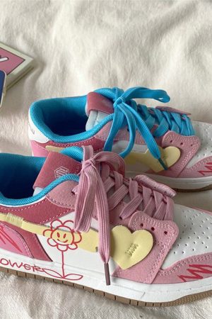 Casual Day Outfits, Easy Trendy Outfits Pastel Aesthetic Flower Sneakers