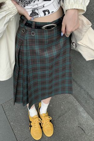 Casual Day Outfits, Easy Trendy Outfits Preppy Style Checkered Kilt Skirt