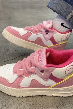 Casual Day Outfits, Easy Trendy Outfits Skater Girl 2000s Aesthetic Sneakers