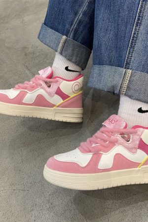 Casual Day Outfits, Easy Trendy Outfits Skater Girl 2000s Aesthetic Sneakers