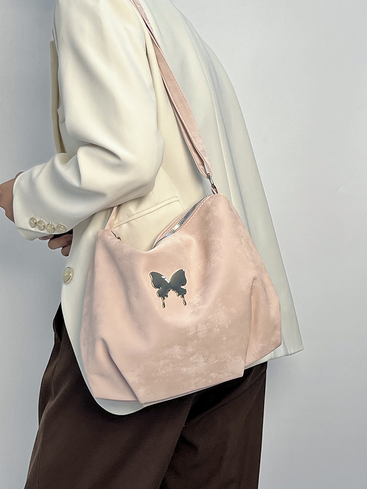 Casual Pink Crossbody Shoulder Bag for Women - Large Capacity Commuting Bag in Trendy Girl-Style Design Casual Pink Crossbody Shoulder Bag for Women - Large Capacity Commuting Bag in Trendy Girl-Style Design