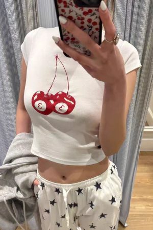Cherry Print Shoulder-Fitted Slim-Fit Short T-Shirt for Women - Casual Versatile Style, Y2K Inspired Short Sleeves