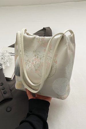Chinese-Style Embroidered Single-Shoulder Bucket Bag for Women - 2025 Summer National Style Fashion, Large Capacity Commuting Tote