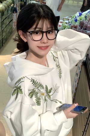 Chinese-Style Floral Wreath Embroidery Hoodie - Y2K Inspired Silhouette Sweatshirt for Trendy Urban Fashion