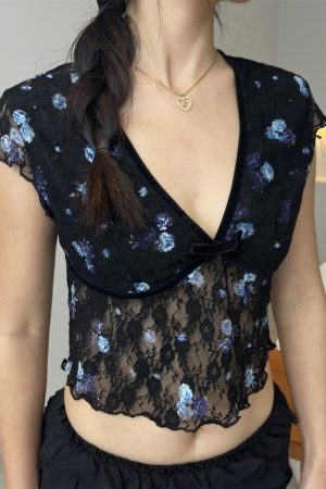 Color-Block V-Neck Lace Bow Chest Design Pullover Crop Short Sleeve T-Shirt for Women - Y2K Inspired Fashion Top