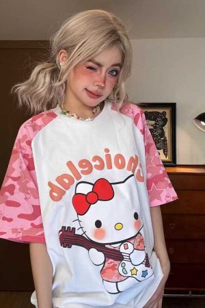 Color-Blocking Camouflage Hello Kitty Raglan Sleeve T-Shirt for Women - Casual 90s Inspired Short Sleeve Top