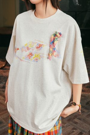 Colorful Floral Graffiti Crayon-Painted Short Sleeve T-Shirt for Kids with Bow Detail - Quirky and Fun Design