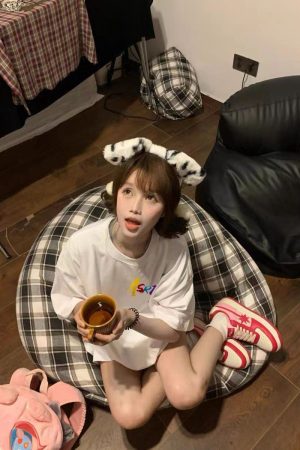 Daisy Print Short Sleeve T-Shirt for Women - Loose Fit American Retro Style Couple Shirt, Y2K Inspired Fashion Top