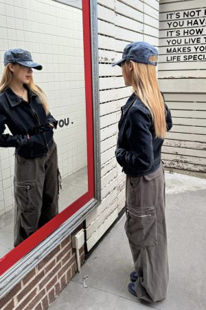 Distressed Slim-Fit Denim Jacket for Women - Vintage American-Style Short Top for Spring & Autumn, Clean Fit Fashion Outerwear