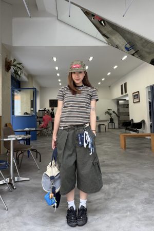 Embroidered Striped Short-Sleeve T-Shirt for Men and Women - Casual American Style Summer Couple Top with Round Neck