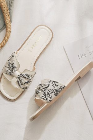 Exquisite Sheepskin Flat Sandals for Women, French Style, Summer 2024 Outdoor Fashion