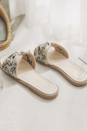 Exquisite Sheepskin Flat Sandals for Women, French Style, Summer 2024 Outdoor Fashion