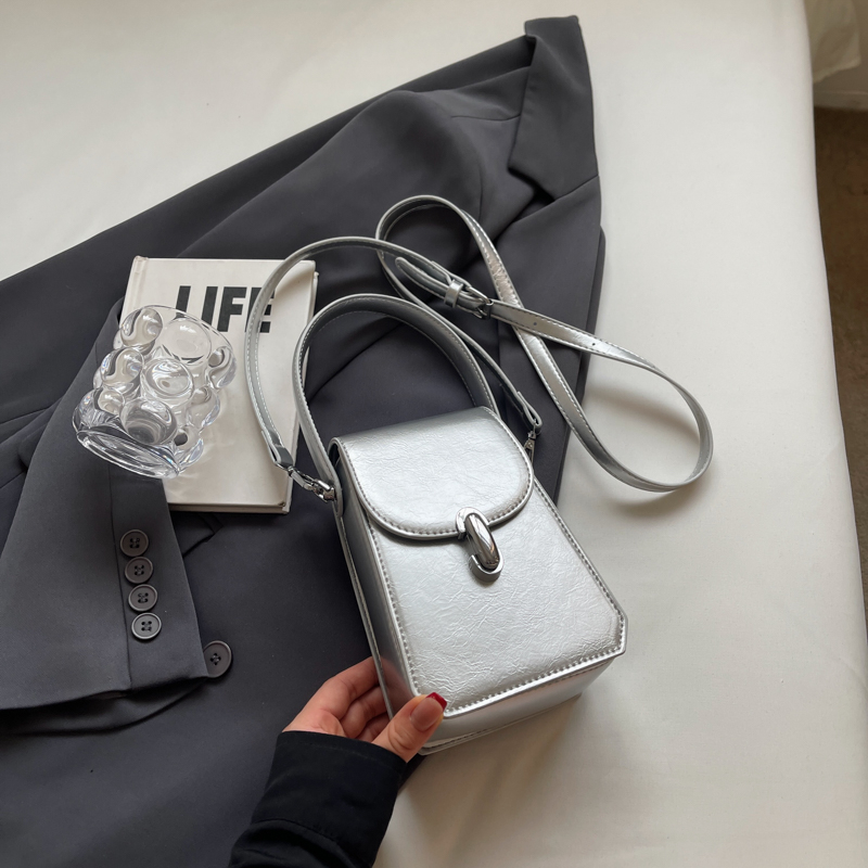 Exquisite Summer Tote Bag for Women 2025 - High-End Silver Crossbody Handbag & Mobile Phone Bag Exquisite Summer Tote Bag for Women 2025 - High-End Silver Crossbody Handbag & Mobile Phone Bag