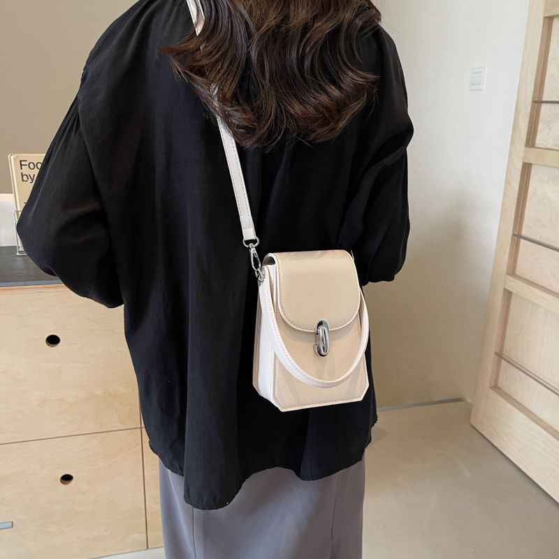 Exquisite Summer Tote Bag for Women 2025 - High-End Silver Crossbody Handbag & Mobile Phone Bag Exquisite Summer Tote Bag for Women 2025 - High-End Silver Crossbody Handbag & Mobile Phone Bag