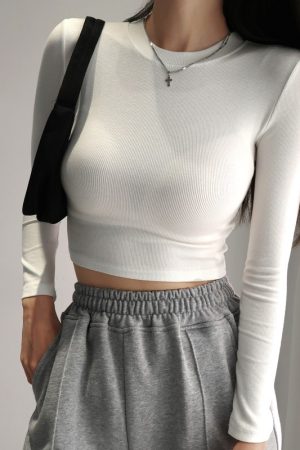 Fitted Vintage American-Style High-Waisted Slim-Fit Long Sleeve T-Shirt for Women - Retro Round Neck Stretchy Top