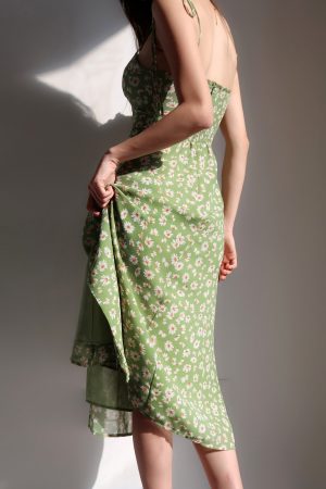 Fitted Vintage Green Side-Slit Dress with Small Daisies - French Style Sleeveless Mid-Calf Vacation Dress