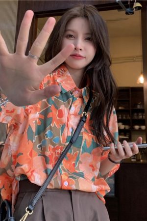 Floral Hawaiian Short Sleeve Shirt for Women - Retro Loose Top in Hong Kong Style - Trendy Fairy Girl Aesthetic