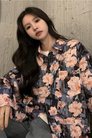 Floral Long Sleeve Beach Shirt for Women - Vintage Hawaiian Style Loose Top for Spring 2025 - Trendy Casual Wear