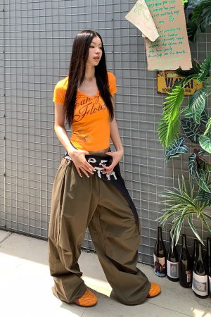 Floral Print V-Neck Short Sleeve T-Shirt for Women - Summer Slim Fit Trendy Top in 90s Style