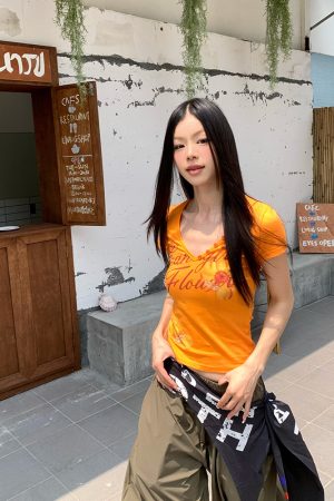 Floral Print V-Neck Short Sleeve T-Shirt for Women - Summer Slim Fit Trendy Top in 90s Style