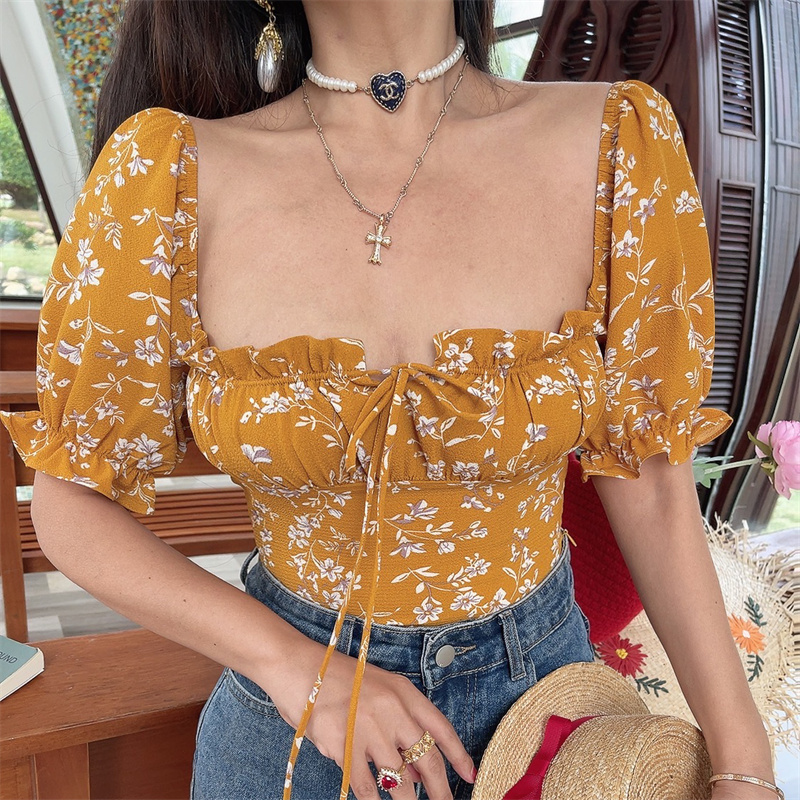 Floral Puff Sleeve Blouse - Square Neck, Waist-Revealing, Short Sleeve - Spring/Summer 2025 Vacation Style Floral Puff Sleeve Blouse - Square Neck, Waist-Revealing, Short Sleeve - Spring/Summer 2025 Vacation Style