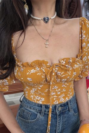 Floral Puff Sleeve Blouse - Square Neck, Waist-Revealing, Short Sleeve - Spring/Summer 2025 Vacation Style