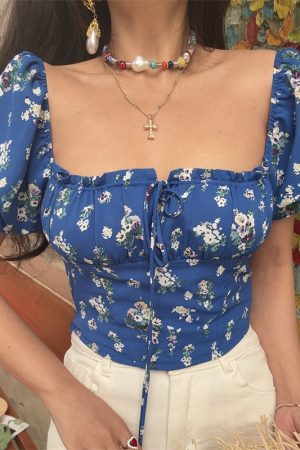 Floral Puff Sleeve Short Sleeve Vacation Shirt with Drawstring French Square Neck and Waist-Exposing Design for Spring/Summer 2025