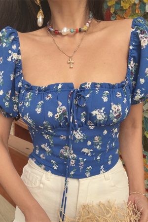 Floral Puff Sleeve Short Sleeve Vacation Shirt with Drawstring French Square Neck and Waist-Exposing Design for Spring/Summer 2025