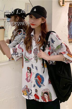 Floral Short-Sleeve Hawaiian Shirt for Women - Retro Vacation Beach Top in Hong Kong Style, Perfect for Summer and Travel