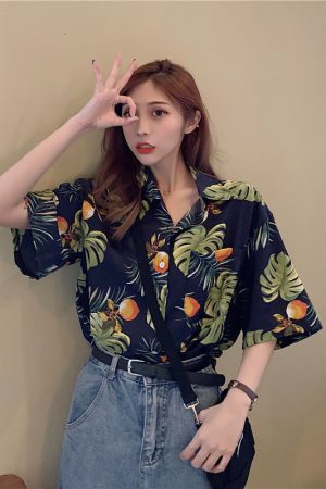 Floral Short-Sleeve Hawaiian Shirt for Women - Retro Vacation Beach Top in Hong Kong Style, Perfect for Summer and Travel