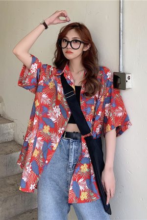 Floral Short-Sleeve Hawaiian Shirt for Women - Retro Vacation Beach Top in Hong Kong Style, Perfect for Summer and Travel