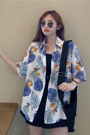 Floral Short-Sleeve Hawaiian Shirt for Women - Retro Vacation Beach Top in Hong Kong Style, Perfect for Summer and Travel