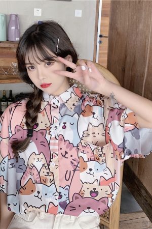 Floral Short Sleeve Shirt for Women - Hawaiian Beach Top, Retro Hong Kong Style, Loose Fit, Summer Fashion Essential